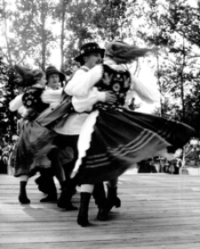 Leżajsk - dożynkowe tańce [Fotografia]