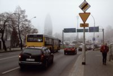 Rondo Dmowskiego we mgle [Fotografia]