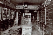 [Wnętrze sklepu firmy I. Schaitter i Spółka przy ul. Kościuszki w Rzeszowie nr 2] [Fotografia]